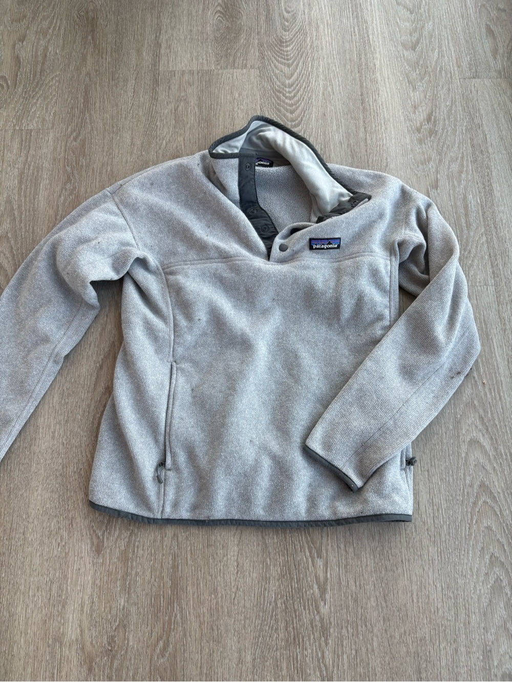 Patagonia women’s Light Gray Snap-Placket Fleece Pullover